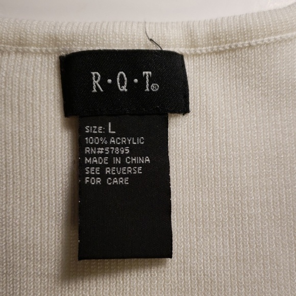 Studded white short sleeve sweater Size large. B70 - Picture 3 of 5